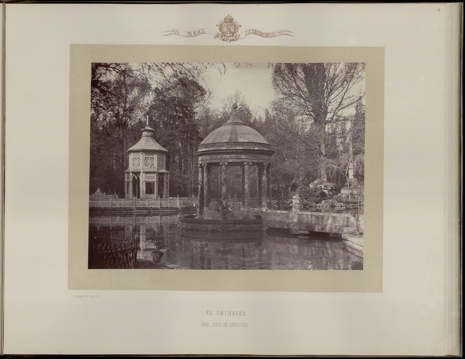 Fotografía antigua del Chinesco con el templete chino y la rotonda sobre el estanque.
