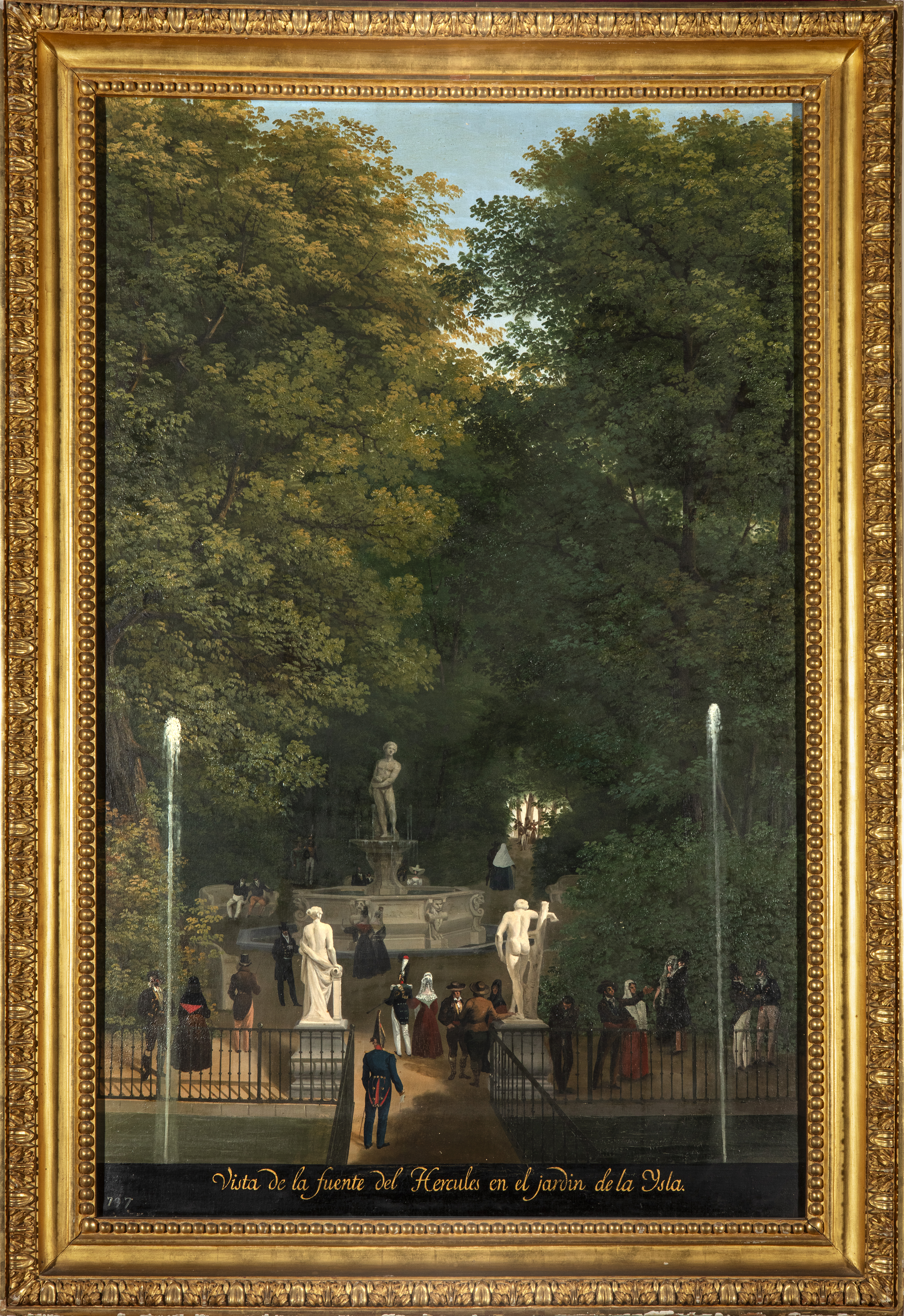 Pintura enmarcada de una fuente con esculturas y surtidores en el jardín de la Isla, con paseantes.